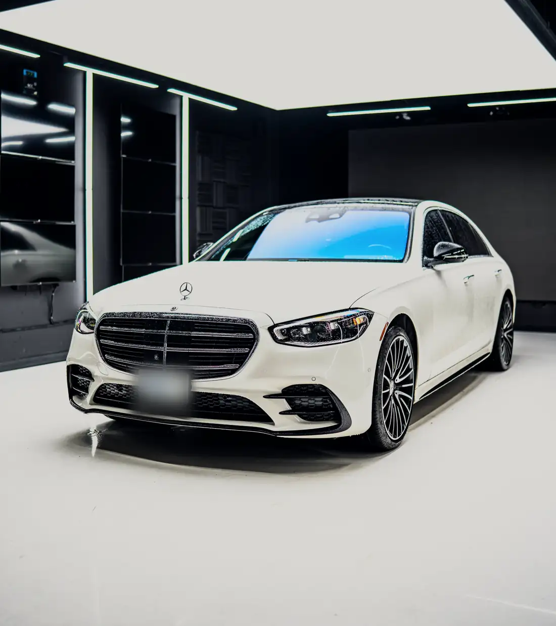White Mercedes-Benz S580 from the Hermes Travel fleet
